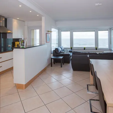 Bright With Sea View Apartment *