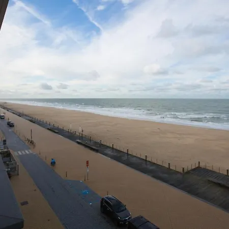 Bright With Sea View Apartment